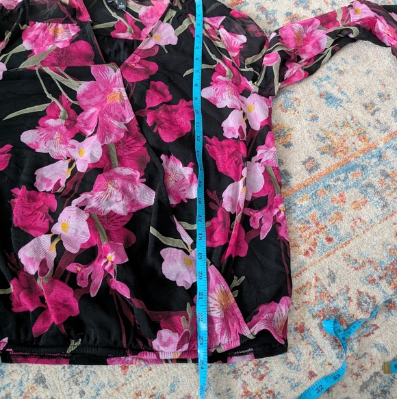 International Concepts Women's Large Femme Blooming Iris Blouse Black Pink - Picture 11 of 12